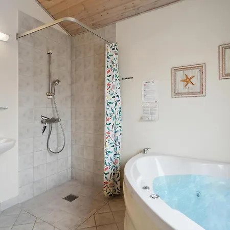 Marina Fiskenaes * 加斯庭